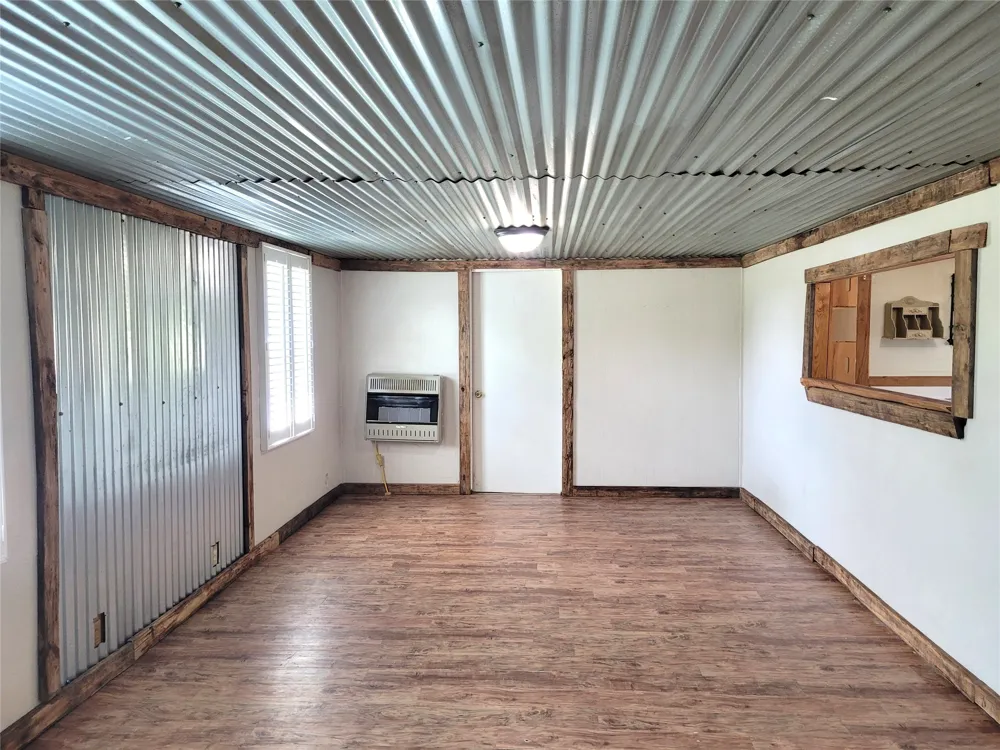 735 SW 1st Detroit, TX 75436