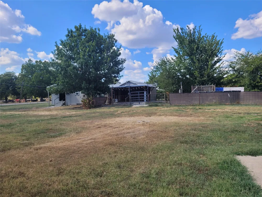 735 SW 1st Detroit, TX 75436