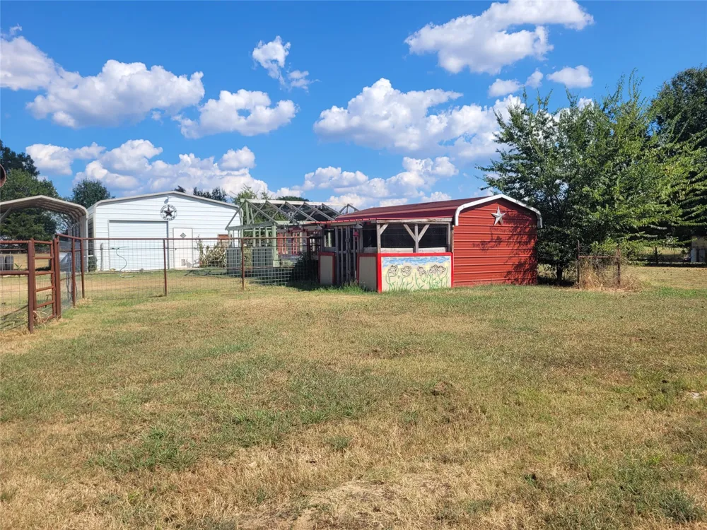 735 SW 1st Detroit, TX 75436