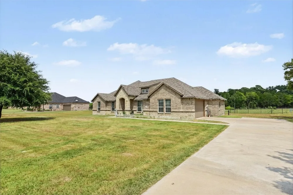 150 Private Road 7204 Wills Point, TX 75169