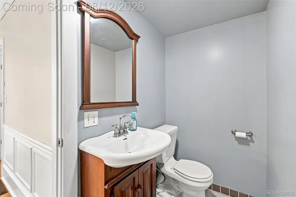 915 Main Street Fenton City, MI 48430