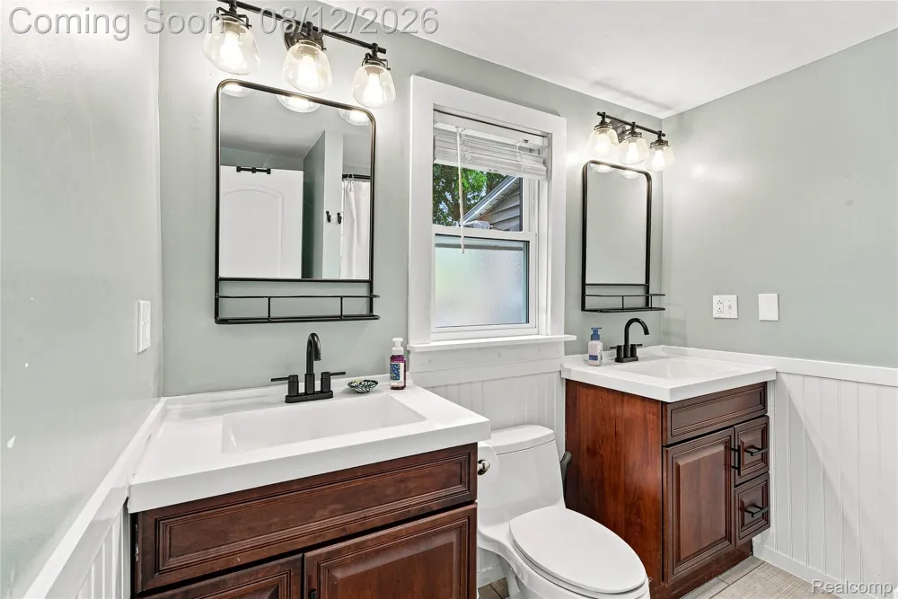 915 Main Street Fenton City, MI 48430
