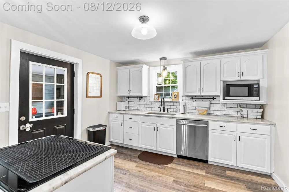915 Main Street Fenton City, MI 48430