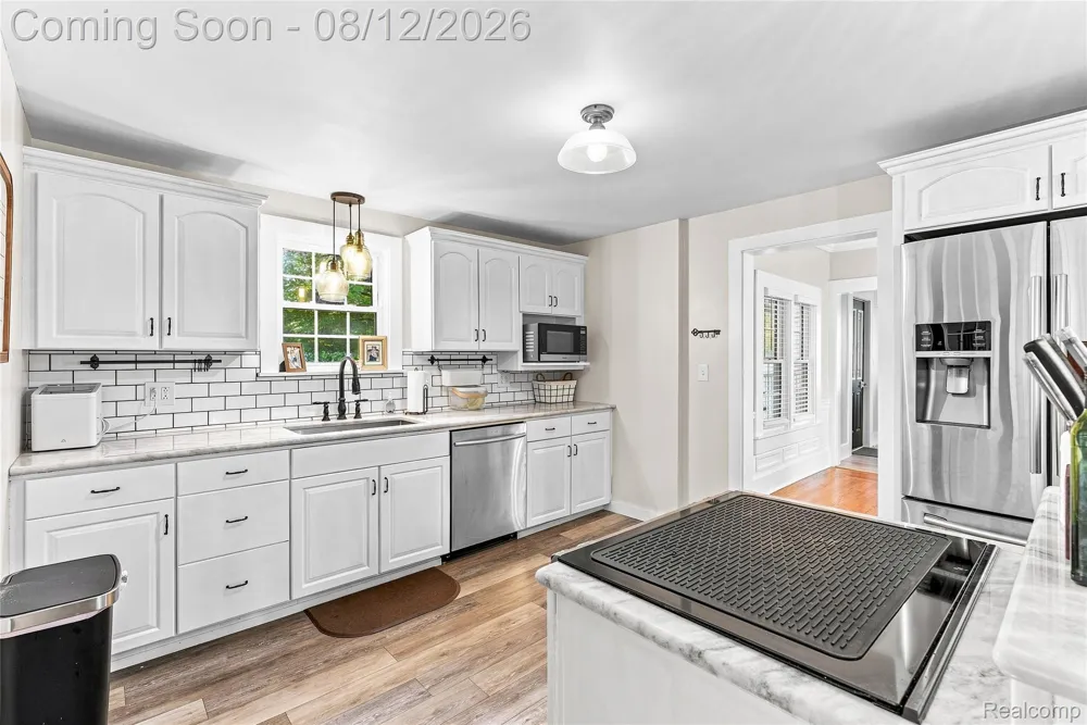 915 Main Street Fenton City, MI 48430
