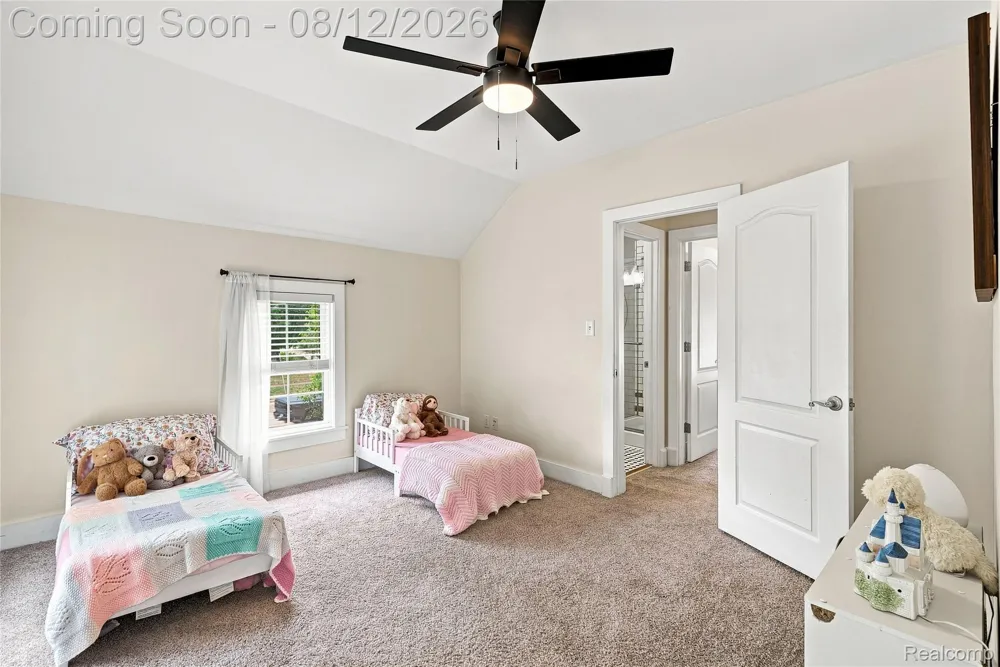 915 Main Street Fenton City, MI 48430