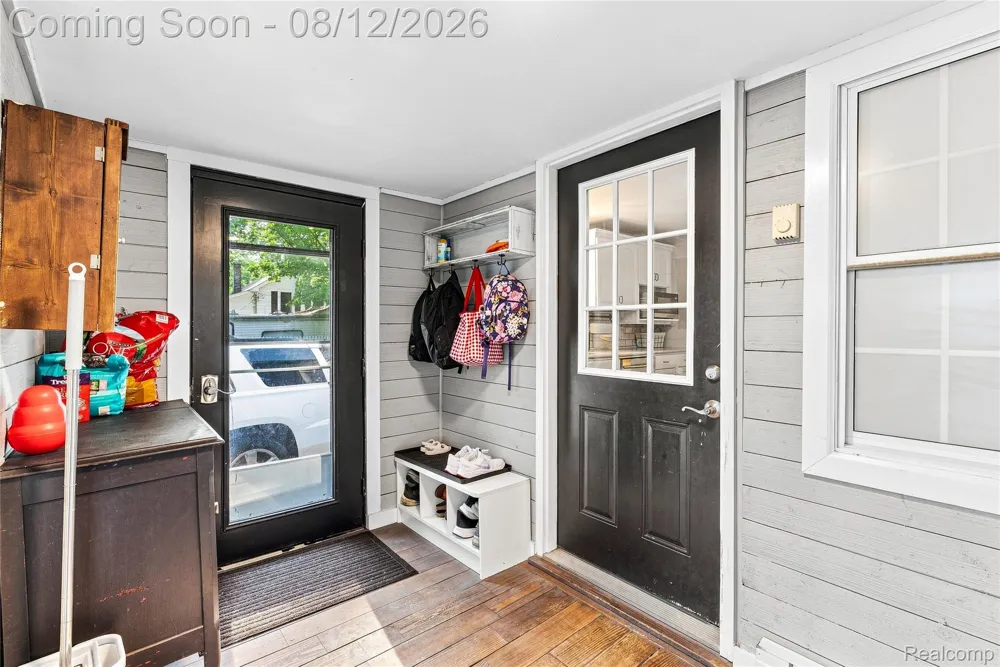 915 Main Street Fenton City, MI 48430