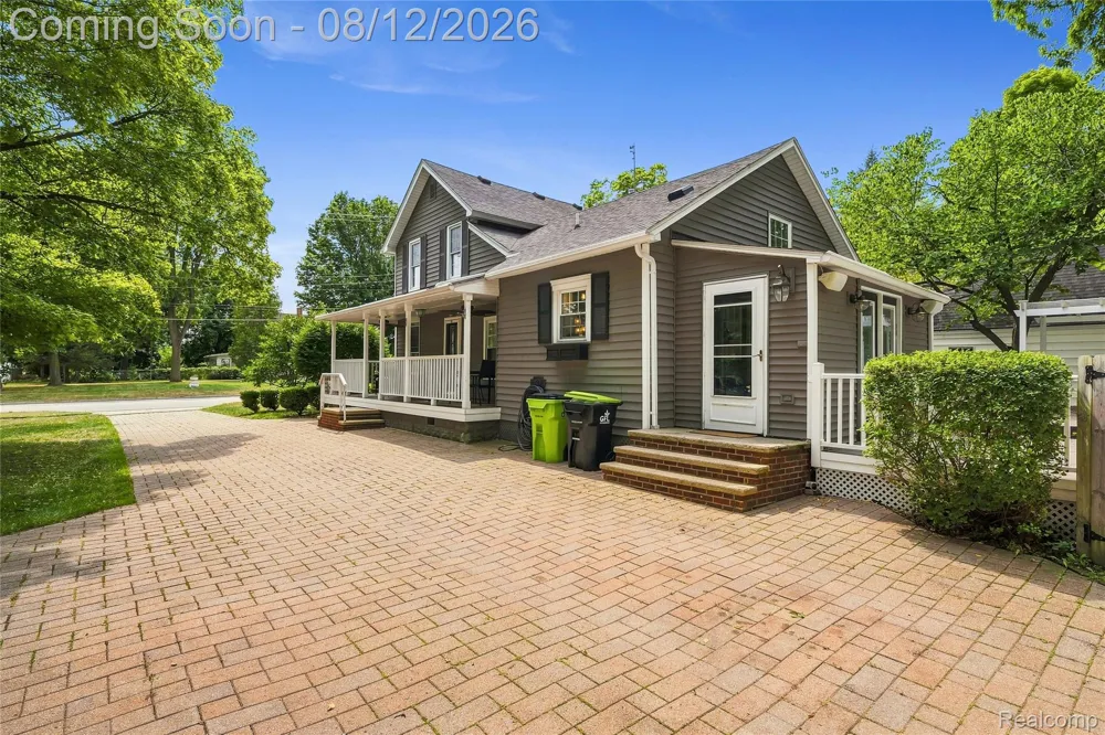 915 Main Street Fenton City, MI 48430