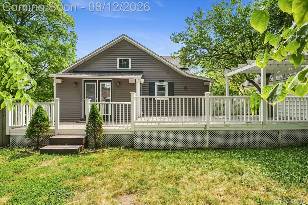 915 Main Street Fenton City, MI 48430
