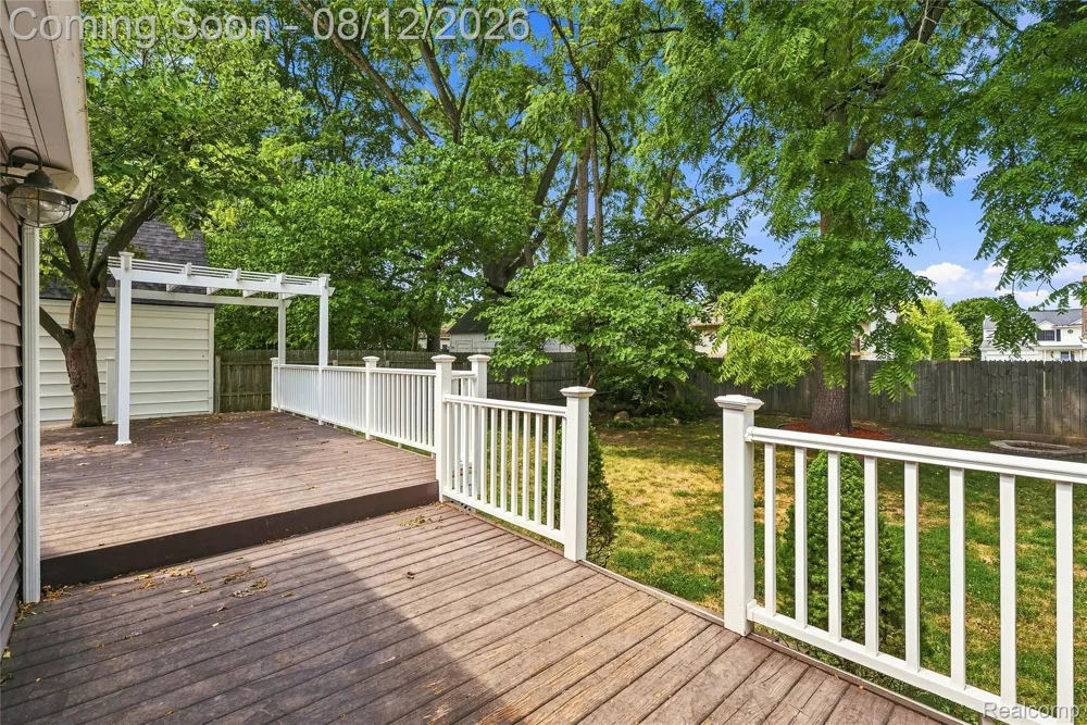 915 Main Street Fenton City, MI 48430