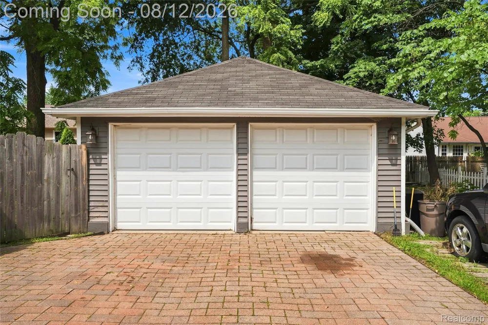 915 Main Street Fenton City, MI 48430
