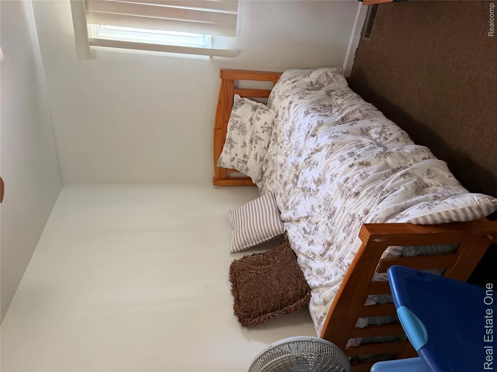 13351 Albany Street Oak Park City, MI 48237