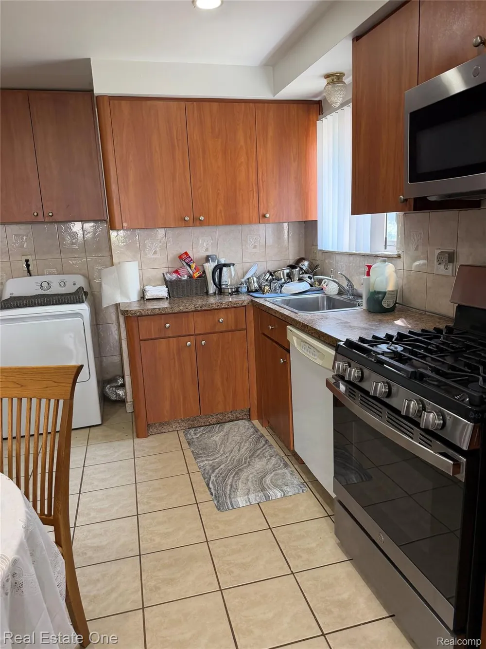 13351 Albany Street Oak Park City, MI 48237