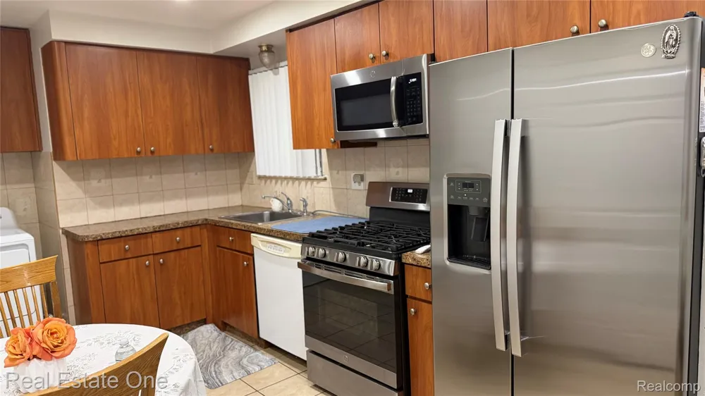 13351 Albany Street Oak Park City, MI 48237