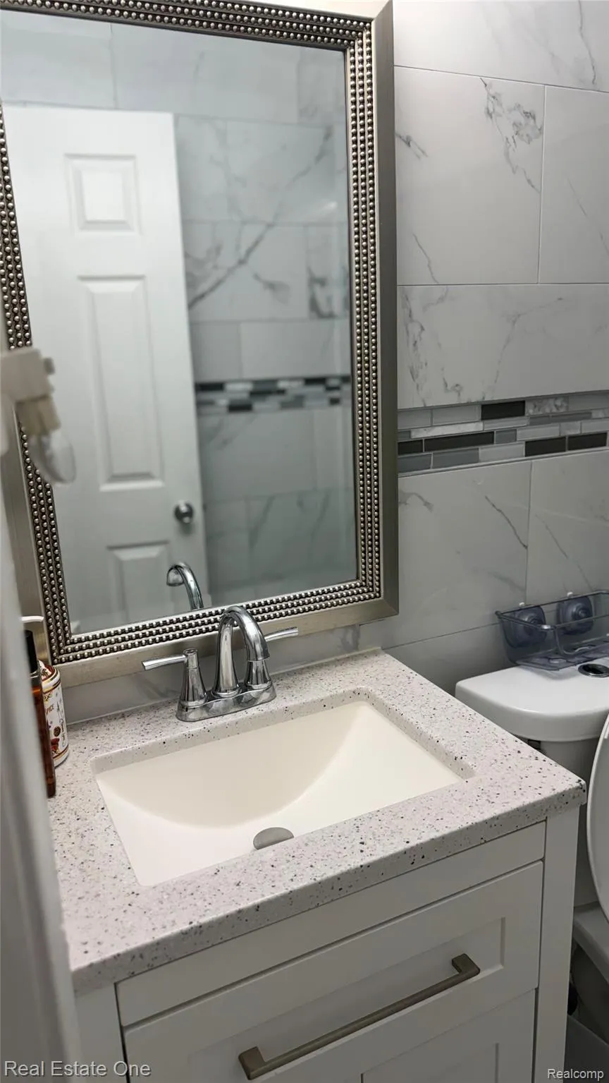 13351 Albany Street Oak Park City, MI 48237