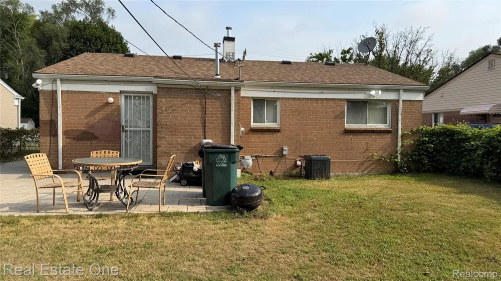 13351 Albany Street Oak Park City, MI 48237