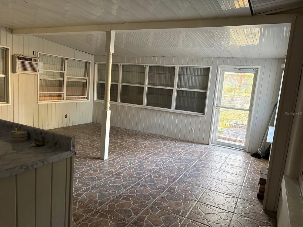 719 HILLSIDE AVENUE Lake Wales, FL 33853