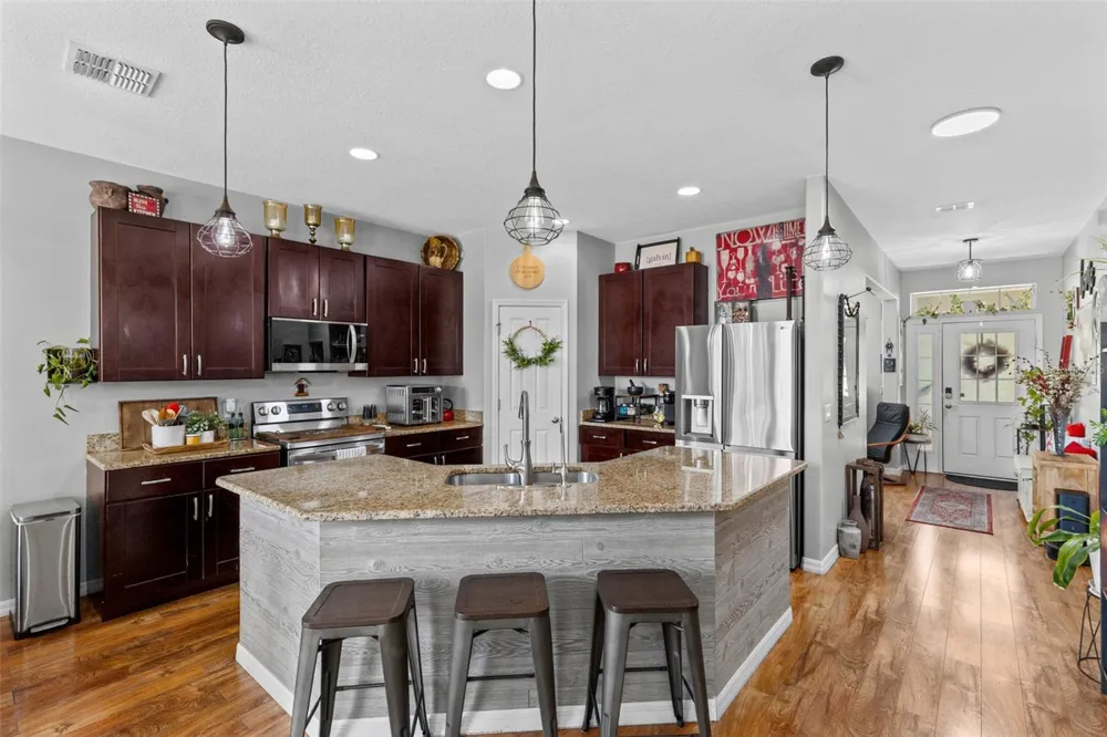 8126 CRUSHED PEPPER AVENUE Orlando, FL 32817