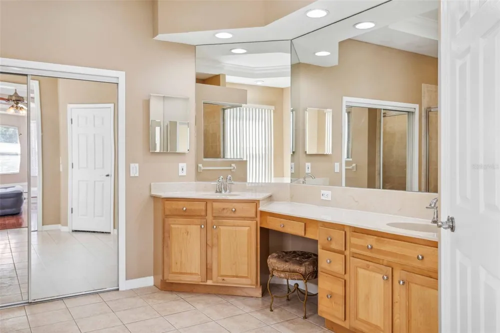 10226 DEERCLIFF DRIVE Tampa, FL 33647