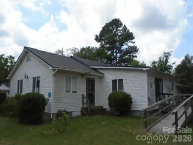 512 E Vance Street Laurinburg, NC 28352