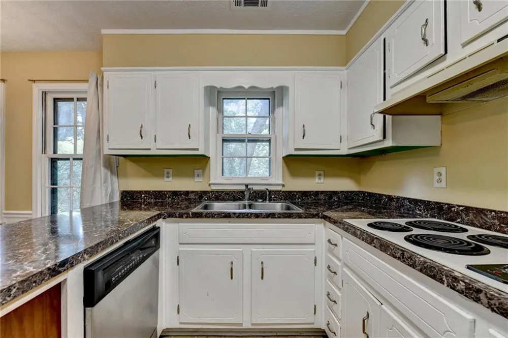 567 Planters Row SW Lilburn, GA 30047