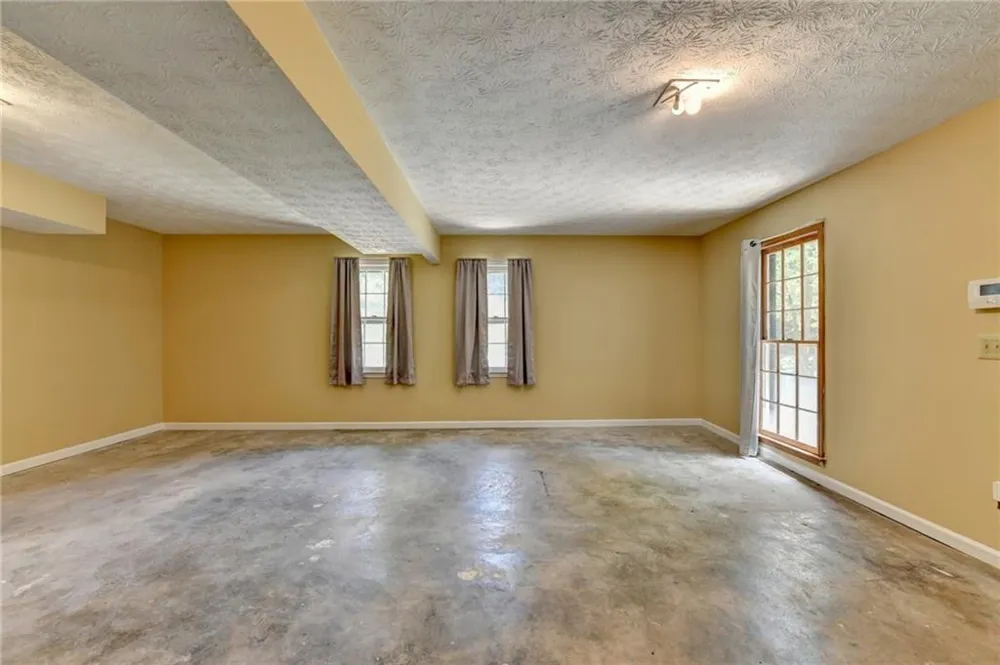567 Planters Row SW Lilburn, GA 30047