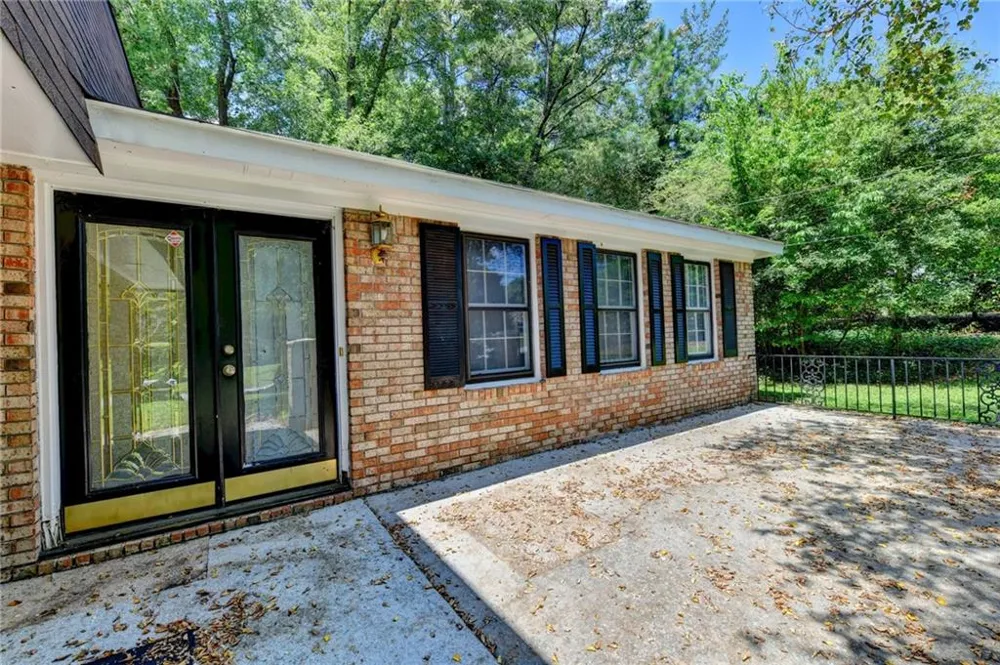 567 Planters Row SW Lilburn, GA 30047