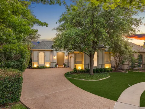 6049 Arrowhead Drive