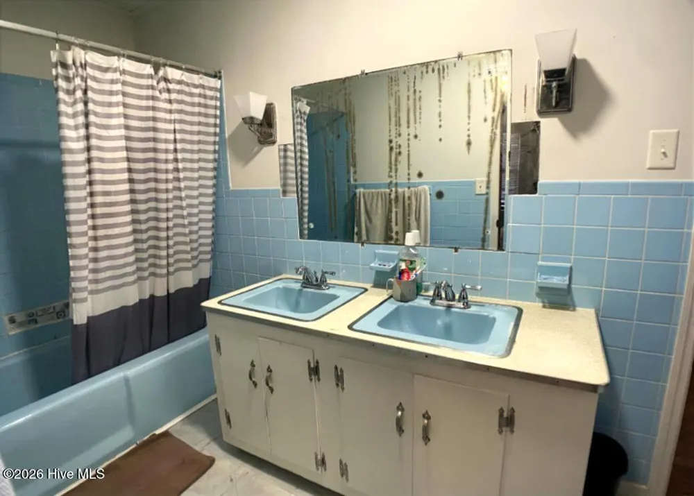13570 Lake Road Engelhard, NC 27824
