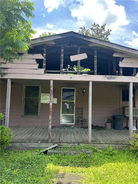 2 E 4th St