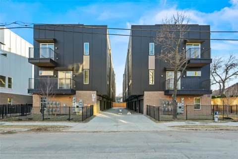 2101 Prairie Avenue #102