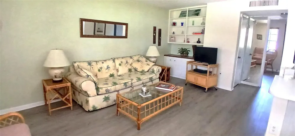 650 PINELLAS POINT DRIVE S #110 St Petersburg, FL 33705