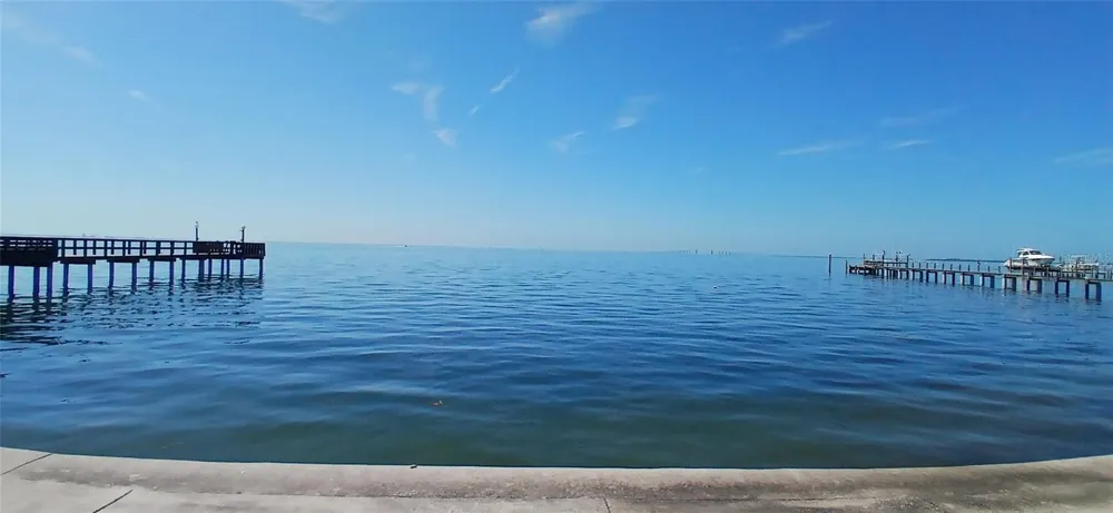 650 PINELLAS POINT DRIVE S #110 St Petersburg, FL 33705