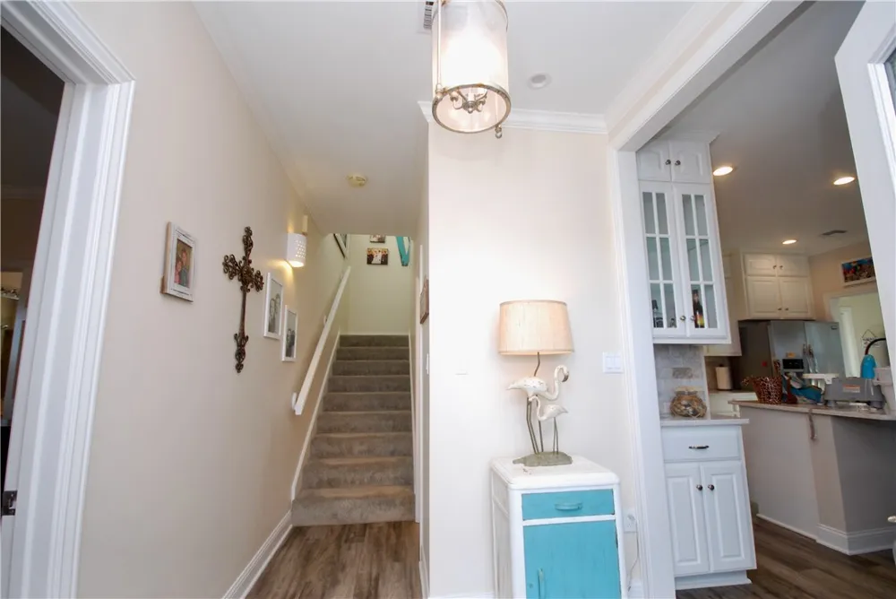 102 Smith Cove Rockport, TX 78382