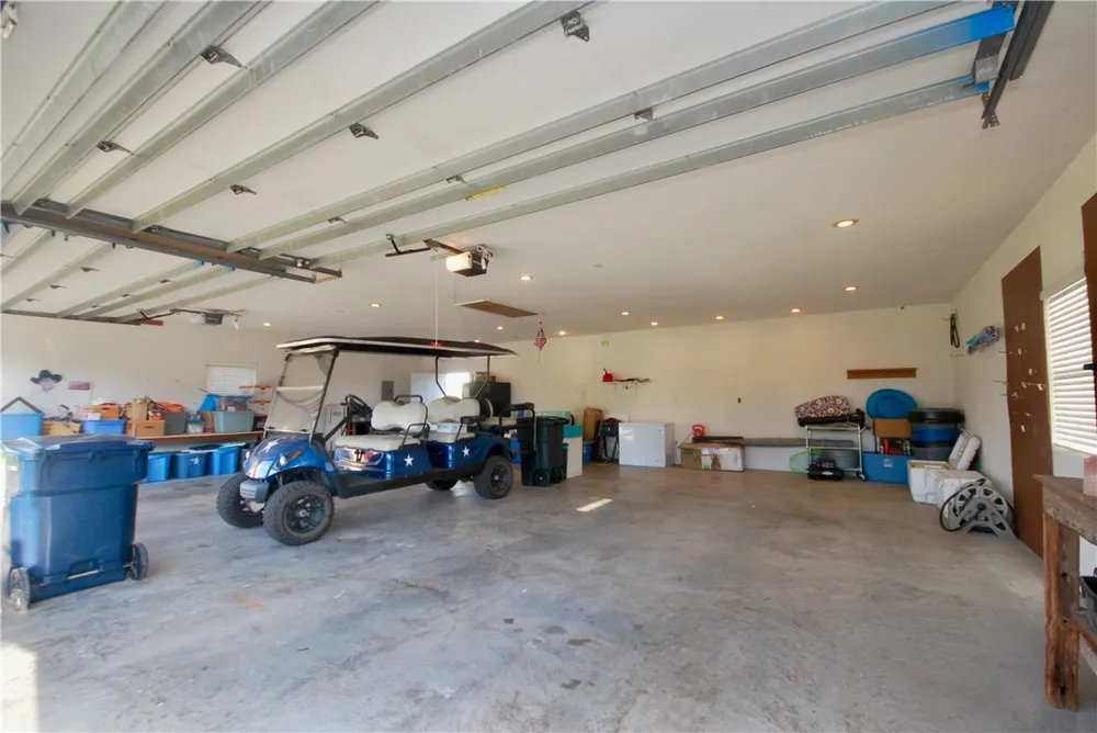 102 Smith Cove Rockport, TX 78382
