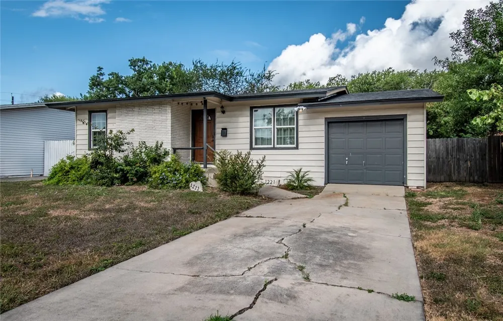 1221 Vance Drive Corpus Christi, TX 78412
