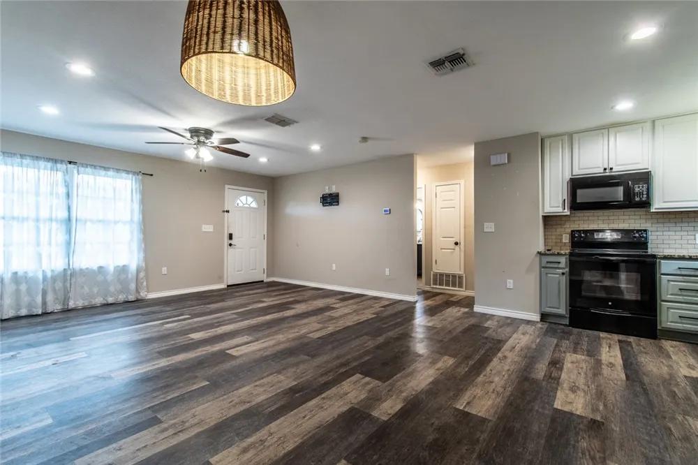 1221 Vance Drive Corpus Christi, TX 78412