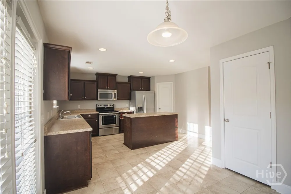 37 Wesleyan Drive Savannah, GA 31419