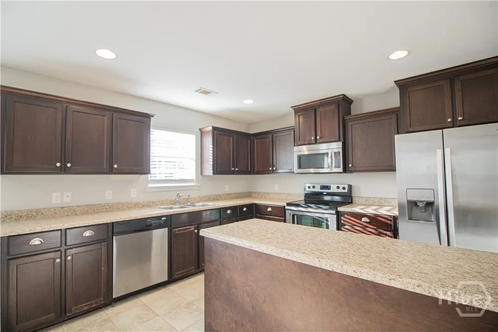 37 Wesleyan Drive Savannah, GA 31419