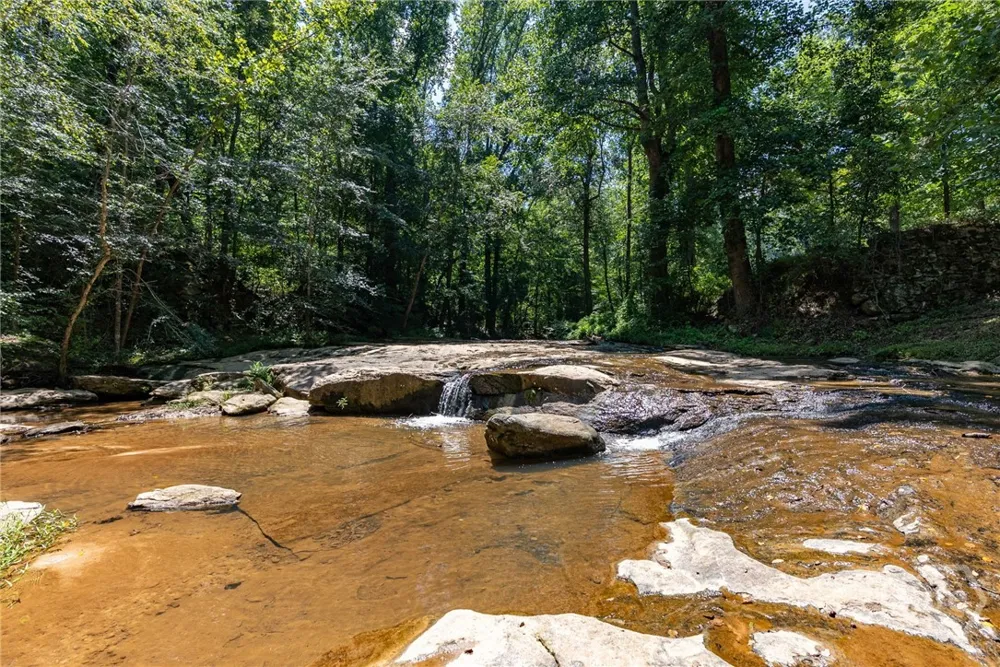 2425 Spratlin Mill Road Hull, GA 30646