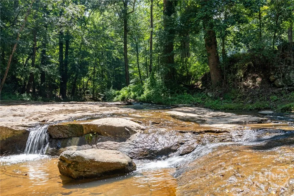 2425 Spratlin Mill Road Hull, GA 30646