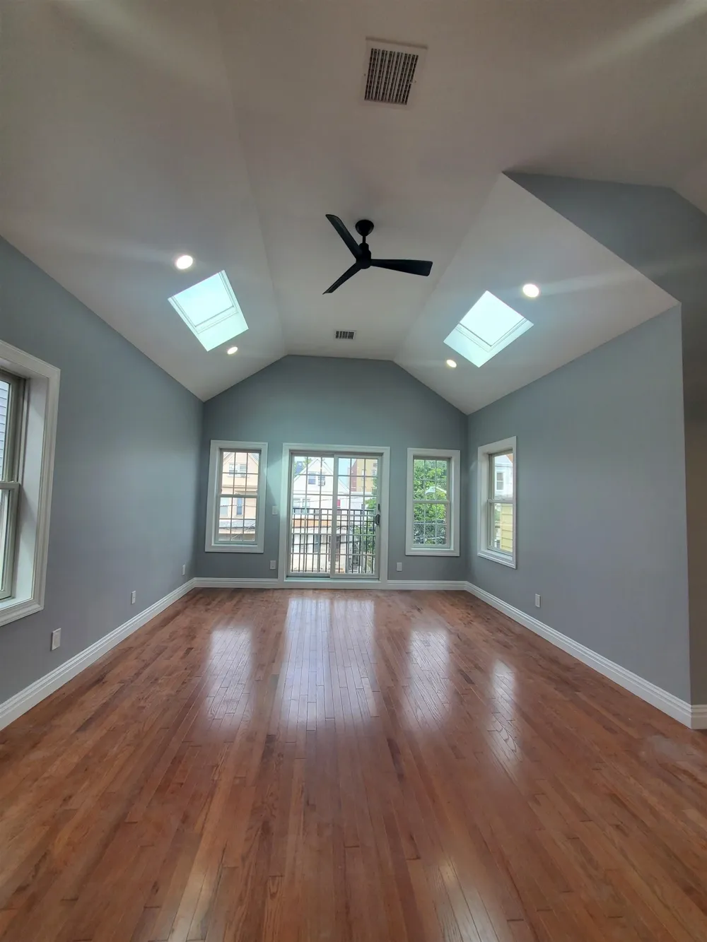 84 ANDREW ST Bayonne, NJ 07002