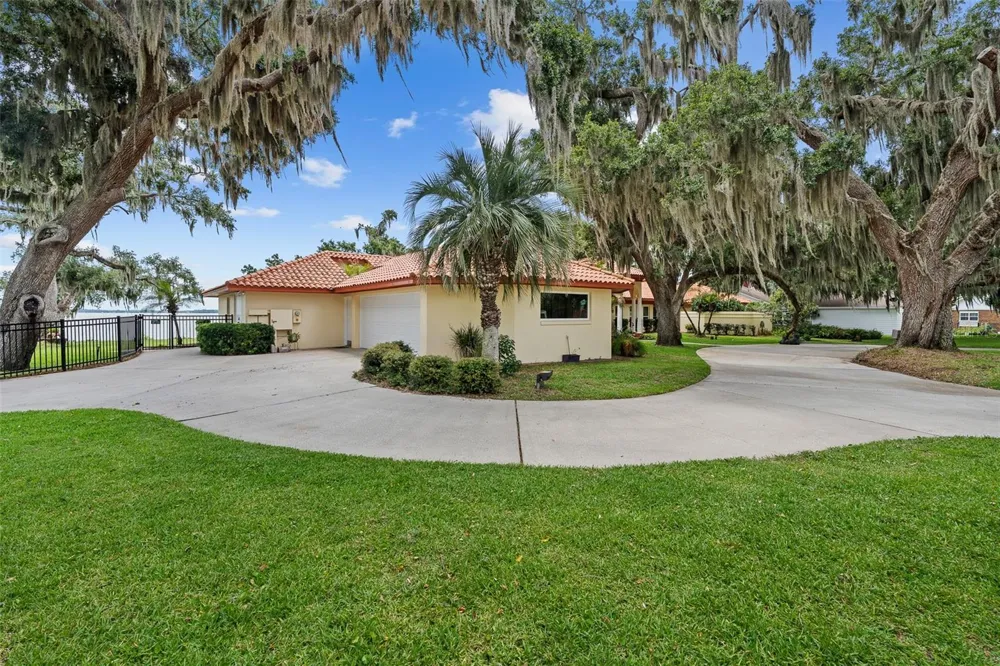1412 MOSSWOOD DR Leesburg, FL 34748