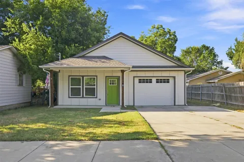 104 E Forest Avenue