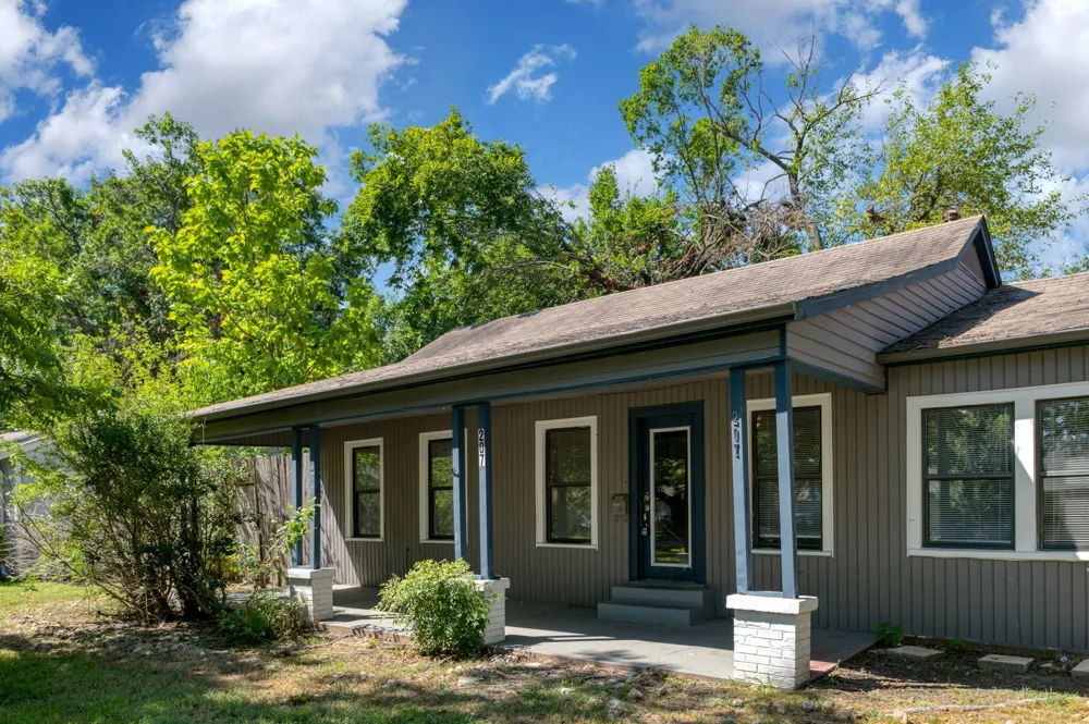 207 Hackberry Street Terrell, TX 75160