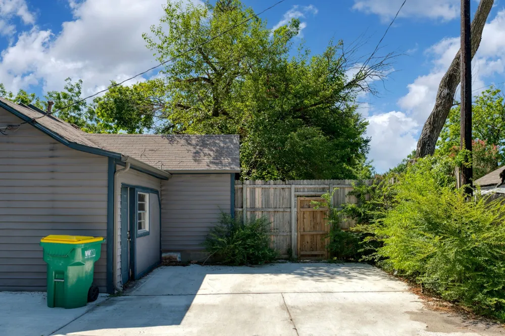 207 Hackberry Street Terrell, TX 75160