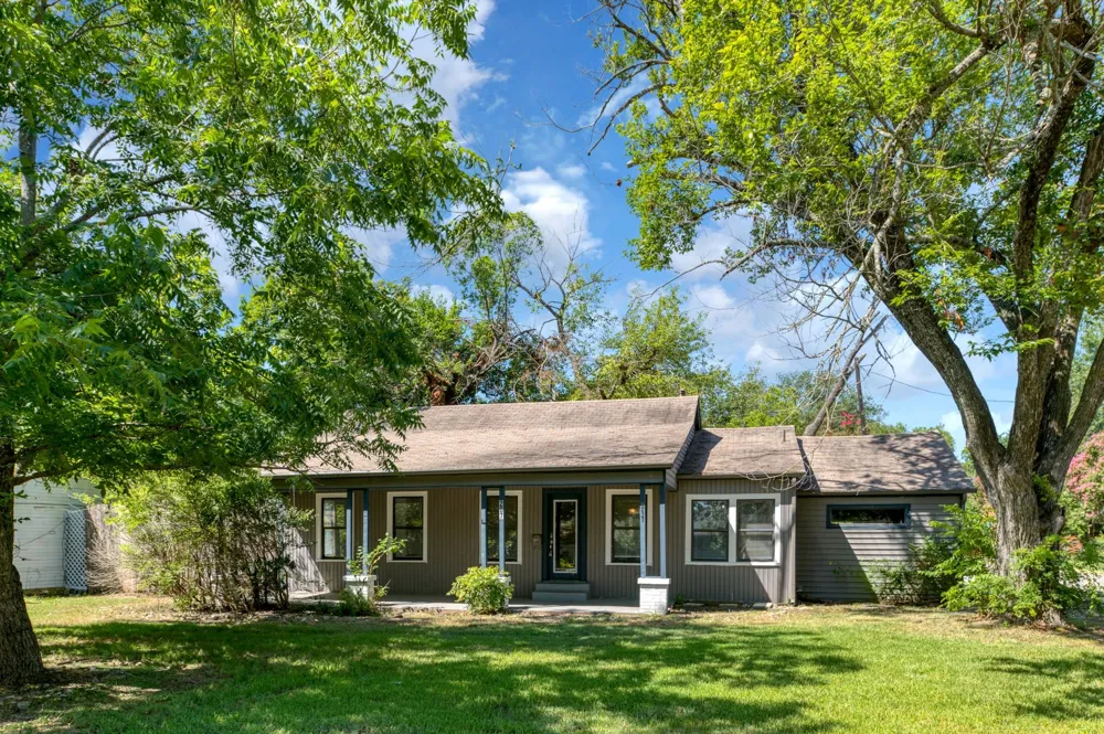 207 Hackberry Street Terrell, TX 75160