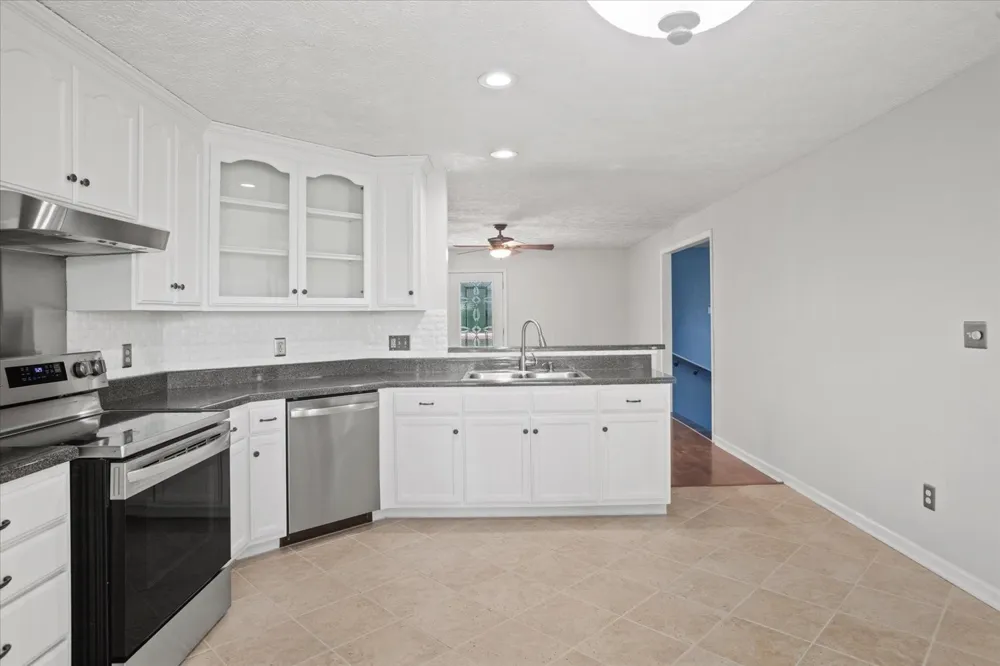 106 Tara Dr Unionville, TN 37180