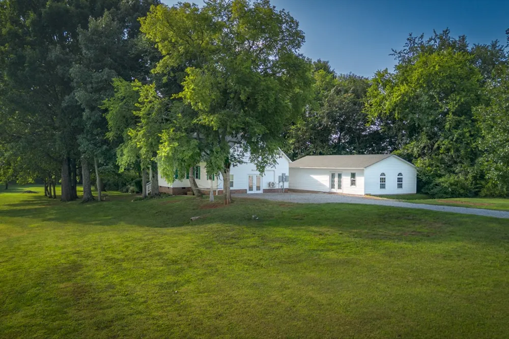 106 Tara Dr Unionville, TN 37180