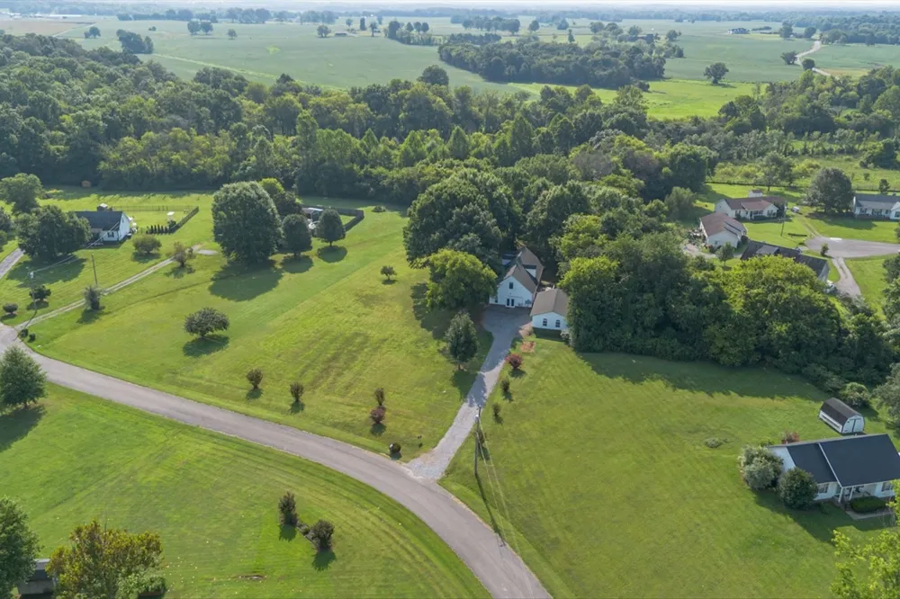 106 Tara Dr Unionville, TN 37180