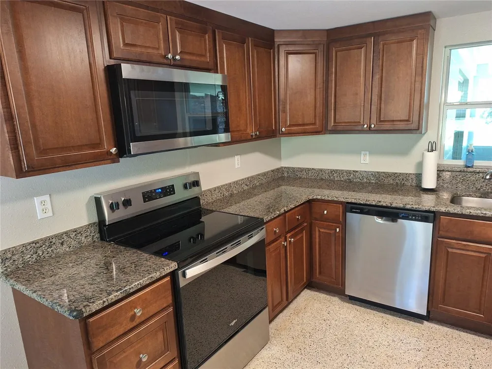 7606 VAN DYKE ROAD Odessa, FL 33556